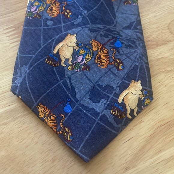 Winnie the Pooh Tie - Picture 5 of 5